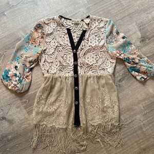 Gimmicks by BKE Cream and Black Lace Top